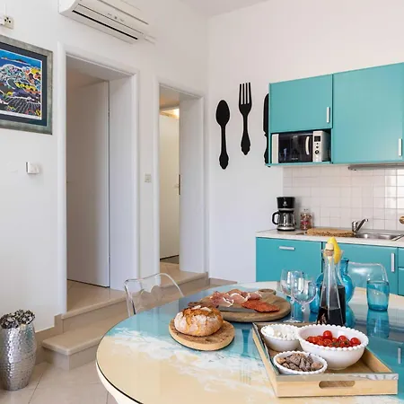 Subrenum - Comfort Two Bedroom With Terrace And Sea View A2 Apartman