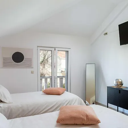 Apartment Subrenum - Comfort Two Bedroom With Terrace And Sea View A2 Mlini