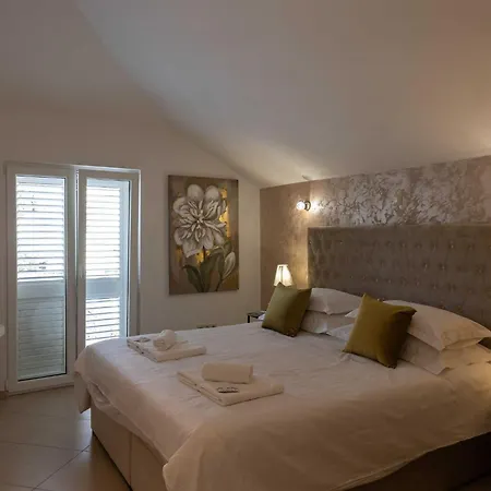 Subrenum - Comfort Two Bedroom With Terrace And Sea View A2 Apartment Mlini