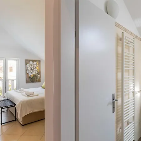 Subrenum - Comfort Two Bedroom With Terrace And Sea View A2 Apartman Mlini